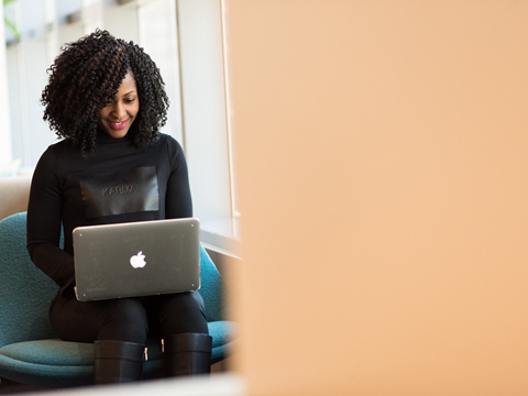 971區(qū)號(hào)國(guó)家及阿聯(lián)酋投資布局指南