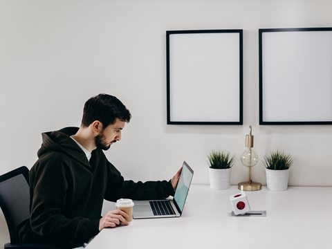 再婚申請美國移民：離婚證日期需早于結(jié)婚證