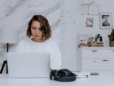 跨境賣家收到“收入與平臺(tái)數(shù)據(jù)不符”短信如何處理？