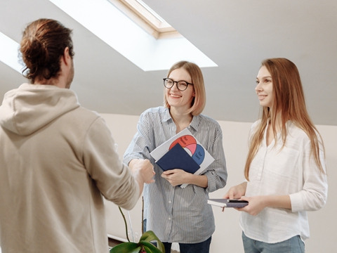 2025美國(guó)個(gè)人銀行開戶指南：BOA、華美、國(guó)泰、匯豐深度解析